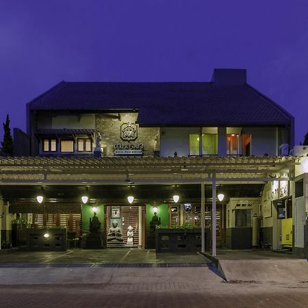 Dhanesvara Holistic Unique Homestay Wonotjolo Eksteriør billede
