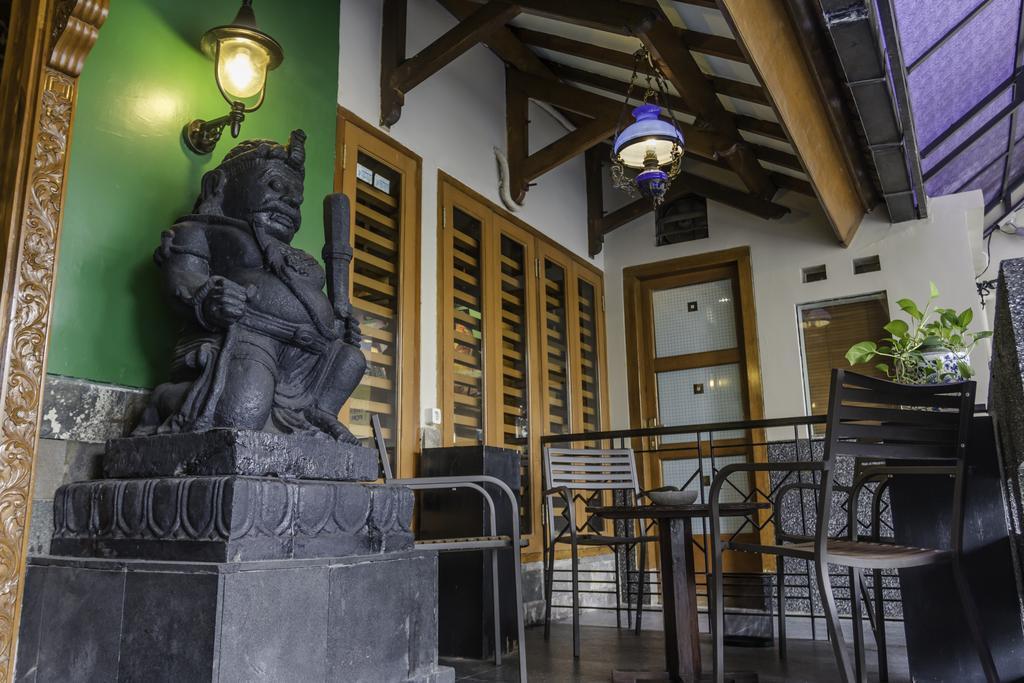 Dhanesvara Holistic Unique Homestay Wonotjolo Eksteriør billede